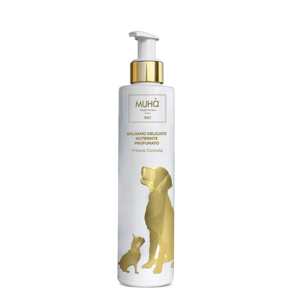 Balsamo districante studiato per idratare in profondità e facilitare la pettinatura del pelo del cane rendendo il momento dello spazzolamento più semplice e piacevole. Quantità: 200 ml.In negozio e online su tuttochic.live