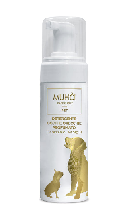 La mousse per occhi e orecchie pulisce con estrema delicatezza, contribuendo a rimuovere le impurità senza alterare il colore naturale del pelo. Quantità: 100 ml. In negozio e online su tuttochic.live