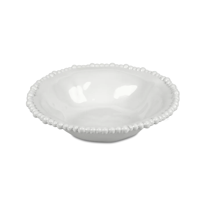 Set 6 piatti fondi in melamina di colore bianco dell'innovativa collezione Joke. Tonalità pastello e caratteristico bordo rivestito di micro sfere ornamentali fanno della linea in melamina un ottimo alleato per la tavola. Lavabile in Lavastoviglie. No Microonde Dimensioni: Ø 21,5 cm. In negozio e online su tuttochic.live