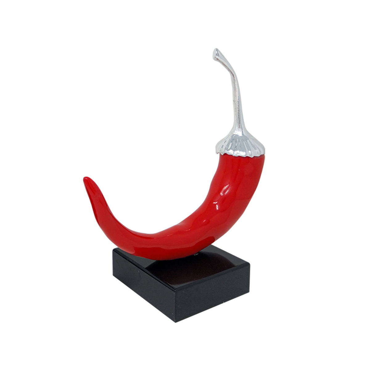 Peperoncino è una scultura moderna artigianale realizzata in resina di qualità, tutta Made in Italy. Questa fantastica opera d'arte rappresenta uno dei più classici portafortuna della tradizione italiana in una veste nuova e moderna. Dimensioni: cm 26 x 11 x 28 h - Peso: gr. 984. In negozio e online su tuttochic.live
