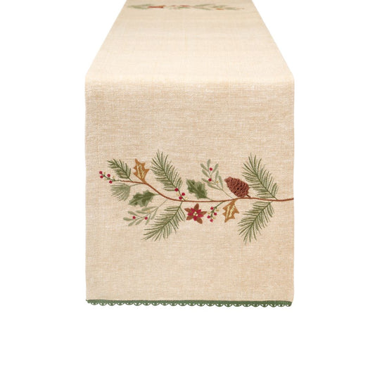 Runner natalizio in tessuto materico panna fiammato con ricco ricamo a rilievo di tralcio di pino, agrifoglio e bacche rosse alle estremità e bordo smerlato verde bosco, collezione Silent Gold Nuvole di Stoffa, Tutto Chic.