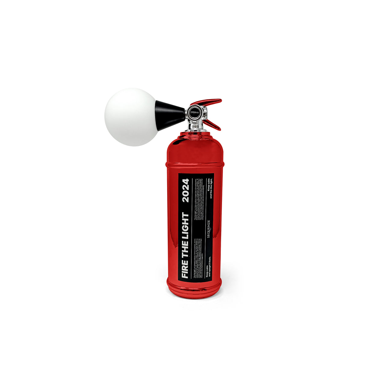 Lampada scultura da tavolo a forma di estintore rosso lucido modello Fire The Light di Sequenze Studio Design.