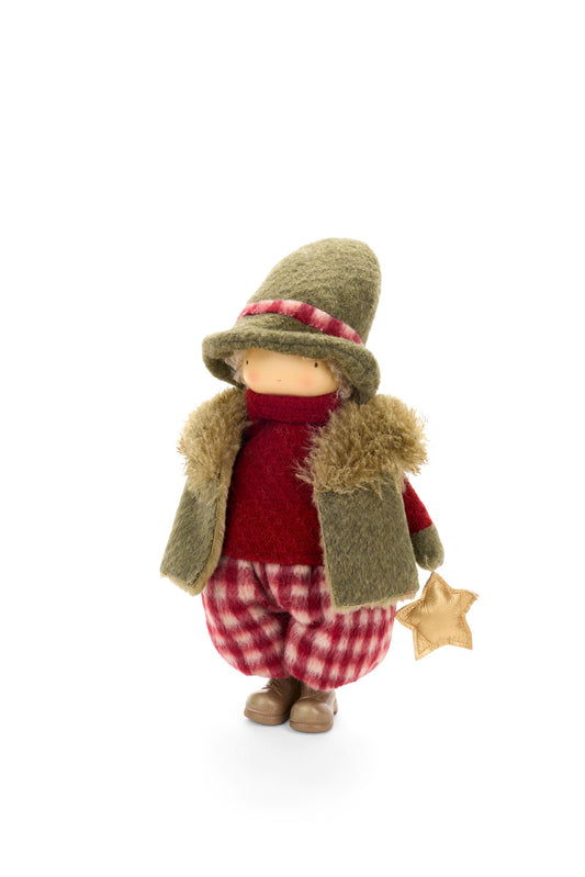 Decorazione natalizia Ragazzo con Pellicciotto e Stella della collezione Vintage Toys di Nuvole di Stoffa, alto 40 cm, vestito con gilet verde muschio, maglione rosso e pantaloni a quadretti.