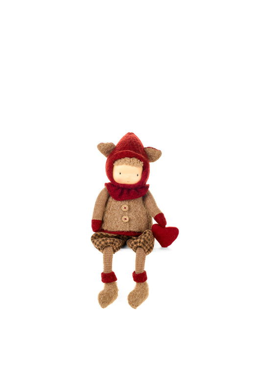 Bambola ragazzo in stoffa da 52 cm con cappuccio rosso, pantaloni a quadretti e cuore rosso in mano, collezione Vintage Toys di Nuvole di Stoffa.