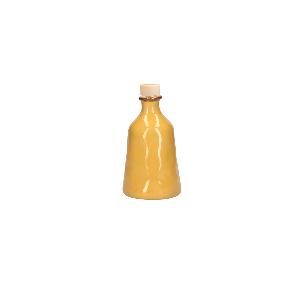 Contenitore bottiglia in gres porcellanato di colore giallo ocra. Dimensioni e capacità: 500 ml Un contenitore per l’olio, per il vino, per i fiori o per qualsiasi cosa suggerisca la tua fantasia. Orci di Concerto,per arricchire e completare la mise en place. In negozio e online su tuttochic.live 