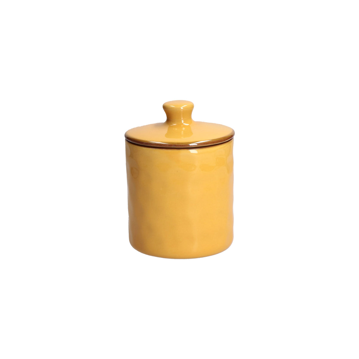 Contenitore barattolo ermetico in gres porcellanato di colore ocra. Dimensioni: cm Ø 10,7 x 14,5 h - 600 ml Concerto, con le sue tonalità iconiche e forme materiche, arriva anche in cucina grazie alla nuova collezione di Barattoli. Oggetti funzionali dal sapore contemporaneo. In negozio e online su tuttochic.live 