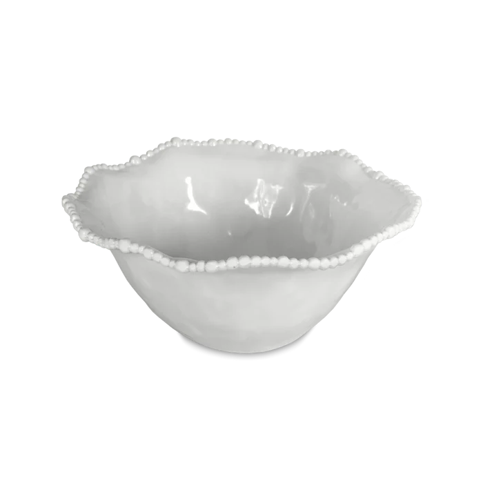 Insalatiera 20 cm in melamina di colore bianco dell'innovativa collezione Joke. Tonalità pastello e caratteristico bordo rivestito di micro sfere ornamentali fanno della linea in melamina un ottimo alleato per la tavola. Lavabile in Lavastoviglie. No microonde Dimensioni: Ø 20 cm. In negozio e online su tuttochic.live