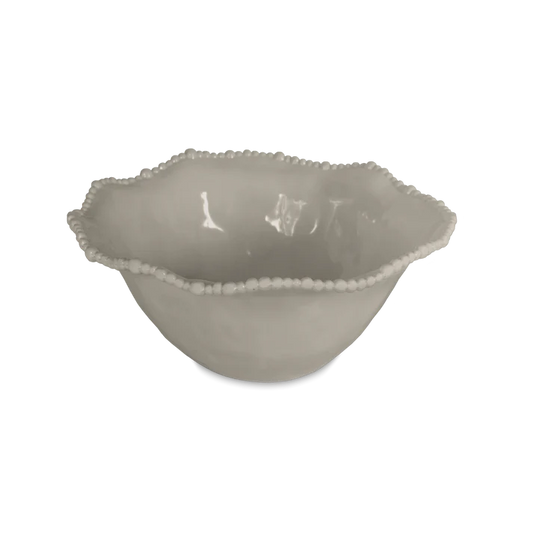 Insalatiera 35 cm in melamina di colore tortora dell'innovativa collezione Joke. Tonalità pastello e caratteristico bordo rivestito di micro sfere ornamentali fanno della linea in melamina un ottimo alleato per la tavola. Lavabile in Lavastoviglie. No microonde Dimensioni: Ø 35 cm. In negozio e online su tuttochic.live