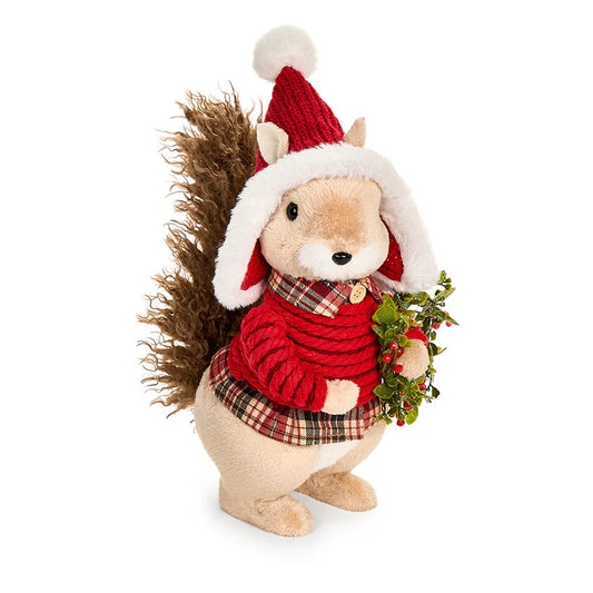 Porta il Natale nella tua casa con questo adorabile scoiattolo in peluche. Realizzato in morbido poliestere e cotone, è perfetto per decorare il tuo albero o come regalo per chi ami. Dimensioni: con cappuccio cm 20 x 20 x h 37 - con cappellino cm 16 x 26 x h 37. In negozio e online su tuttochic.live