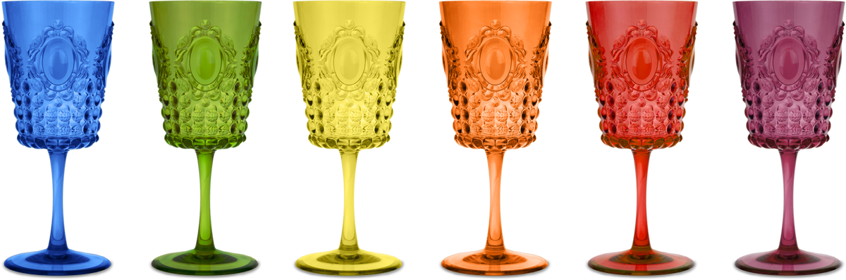 Set di 6 calici da vino colori assortiti in acrilico della collezione Baroque & Rock Anniversary. Opulenta e fastosa, minuziosa in ogni suo dettaglio. Dimensioni singolo calice: Ø 8,5 cm / h 20 cm Lavabile in lavastoviglie, no microonde. In negozio e online su tuttochic.live