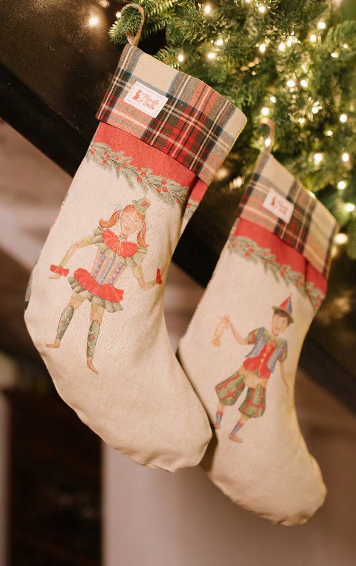 Calza di Natale Nuvole di Stoffa collezione Vintage Toys con illustrazione Burattino e risvolto tartan scozzese, 40x20 cm, Tutto Chic.