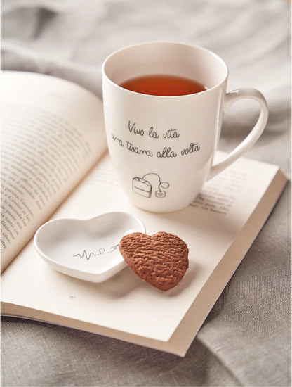 Mug in porcellana bianca decorata. Capacità 450 ml. In negozio e online su tuttochic.live