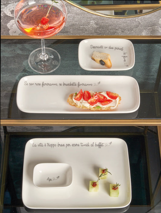 Piatto rettangolare per alimenti in porcellana bianca. Una collezione composta da oggetti funzionali dal design moderno. cm 30 x 22. In negozio e online su tuttochic.live