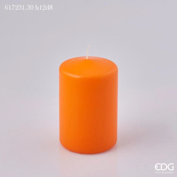 Questa candela Moccolo è realizzata in cera arancio di alta qualità Dimensioni: ø 8 cm, h 12 cm- Durata 52 ore -Peso 440 gr. In negozio e online su tuttochic.live