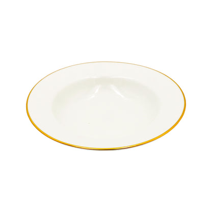 Set di 6 piatti fondi con falda Ø 23 cm Questi piatti MAESTÀ, confezionati in 6 pezzi, sono realizzati in porcellana satinata con un filo d'oro. Un'elegante aggiunta alla vostra tavola, i piatti offrono un tocco di lusso e raffinatezza grazie al loro design e ai materiali di qualità. In negozio e online su tuttochic.live