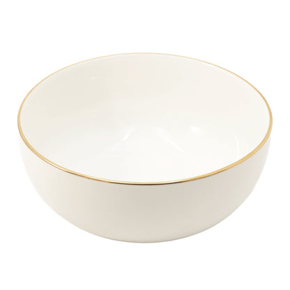 Insalatiera in porcellana bianca con filo oro Dimensioni: cm 23 x 10 h Realizzata in porcellana satin, questa insalatiera offre una texture vellutata e un filo oro che la rende unica e pregiata. Il tocco finale perfetto per una tavola raffinata. In negozio e online su tuttochic.live