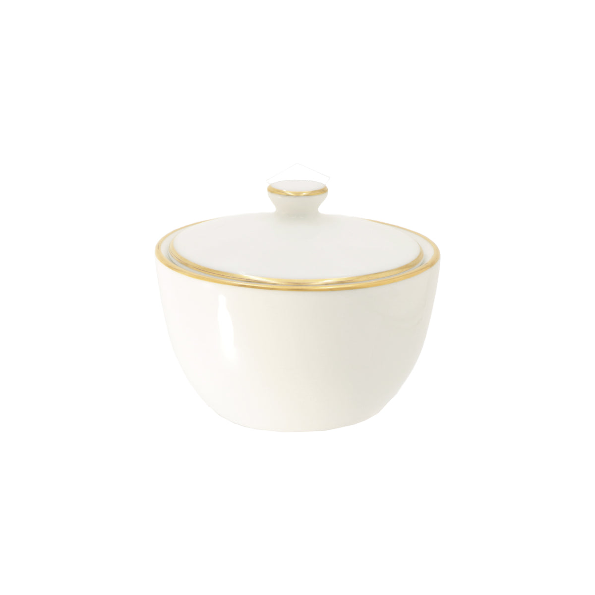 Elegante e lussuosa, la Zuccheriera MAESTÀ è realizzata in pregiata porcellana satin, decorata con un filo color oro. Un complemento perfetto per una tavola raffinata e un tocco di classe per ogni occasione. Dimensioni con coperchio: cm 10 x 8 h - 230 ml. In negozio e online su tuttochic.live