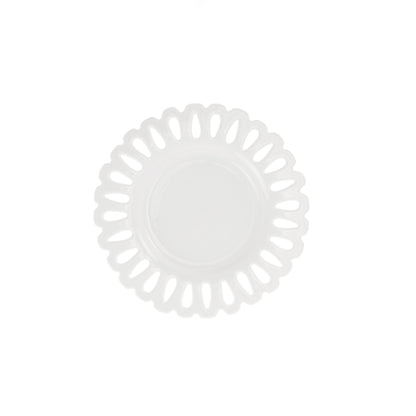 Raffinato piattino Giulietta, in pregiata porcellana bianca traforata. Lavabili in lavastoviglie Dimensioni: Ø 15 cm x h 2. In negozio e online su tuttochic.live 