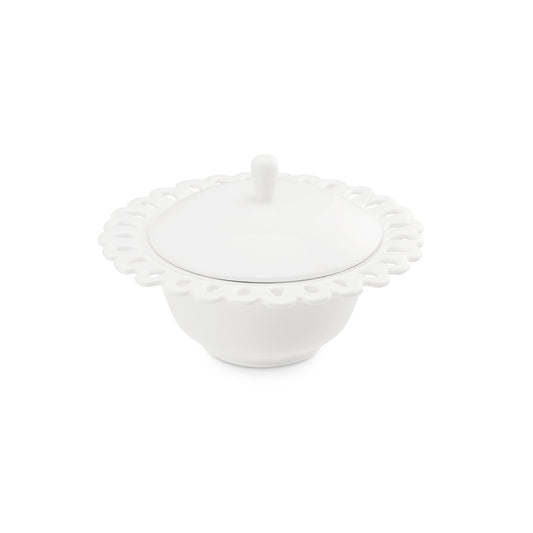 Giulietta, la zuccheriera traforata in porcellana bianca. Lavabili in lavastoviglie Dimensioni: Ø 15 cm x h 9 cm - 117 ml. In negozio e online su tuttochic.live