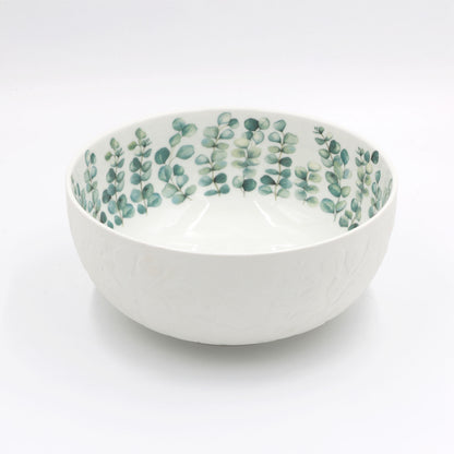 L’Insalatiera Sempreverde unisce l’eleganza raffinata della satin porcelain alla delicatezza di un decoro a rilievo ispirato alla natura. Ø cm 23 x h 10,5. In negozio e online su tuttochic.live 