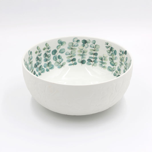 L’Insalatiera Sempreverde unisce l’eleganza raffinata della satin porcelain alla delicatezza di un decoro a rilievo ispirato alla natura. Ø cm 23 x h 10,5. In negozio e online su tuttochic.live 