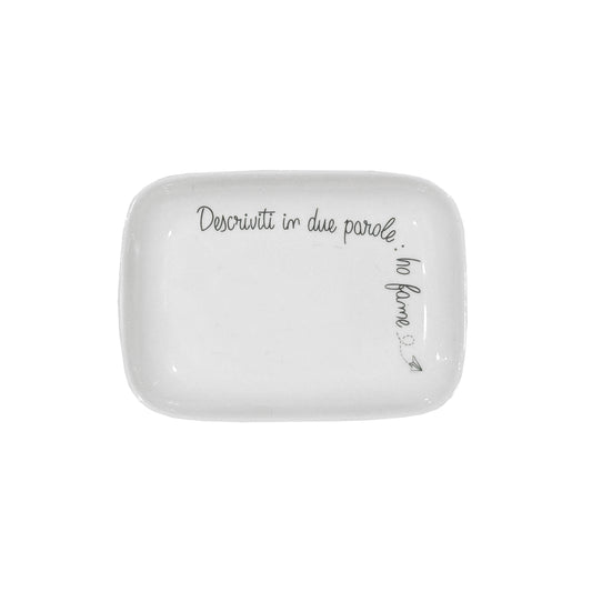 Piattino rettangolare in porcellana bianca. Una collezione composta da oggetti funzionali dal design moderno. cm 15 x 10. In negozio e online su tuttochic.live