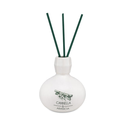 Diffusore di profumo per ambiente Cannella e Arancia in porcellana bianca decorata con bastoncini. Capacità: 50 ml.