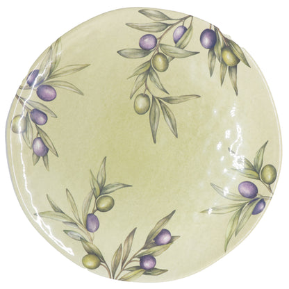 Vassoio rotondo in melamina con decoro di foglie e frutti d'ulivo. La melamina, un materiale resistente, leggero, altamente igienico e di facile manutenzione. Dimensioni cm Ø 42. Lavabile in lavastoviglie. Non Utilizzabile in microonde e in forno tradizionale. In negozio e online su tuttochic.live