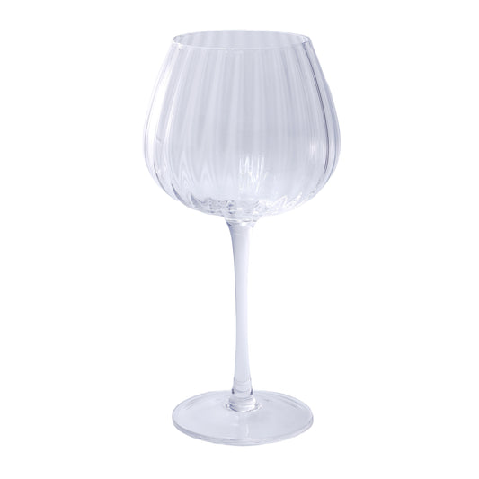 Rendete unica ogni occasione con il set di calici trasparenti della collezione Prismia di Rose & Tulipani. Realizzati in pregiato vetro soffiato e arricchiti da un delicato colore in pasta. Capacità: 460 ml - Dimensioni: cm 10 x 20 h. In negozio e online su tuttochic.live 