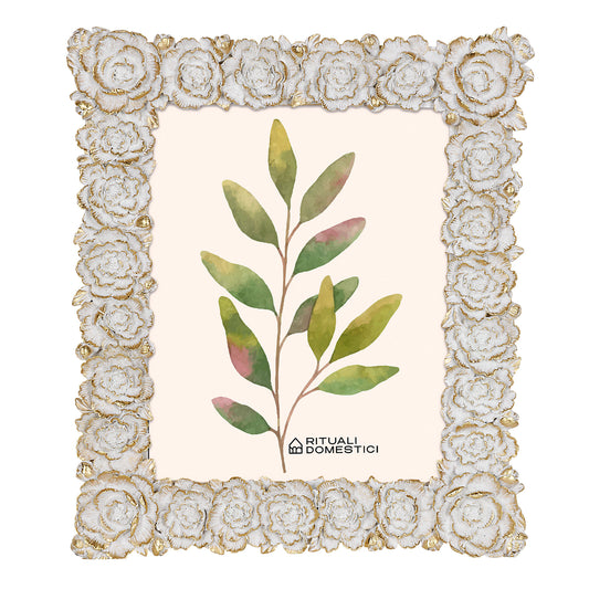 portafoto in pregiata resina con decoro fiori color bianco e oro, Disponibile in più misure per foto 20x25 - 15x20 - 10x15. In negozio e online su tuttochic.live