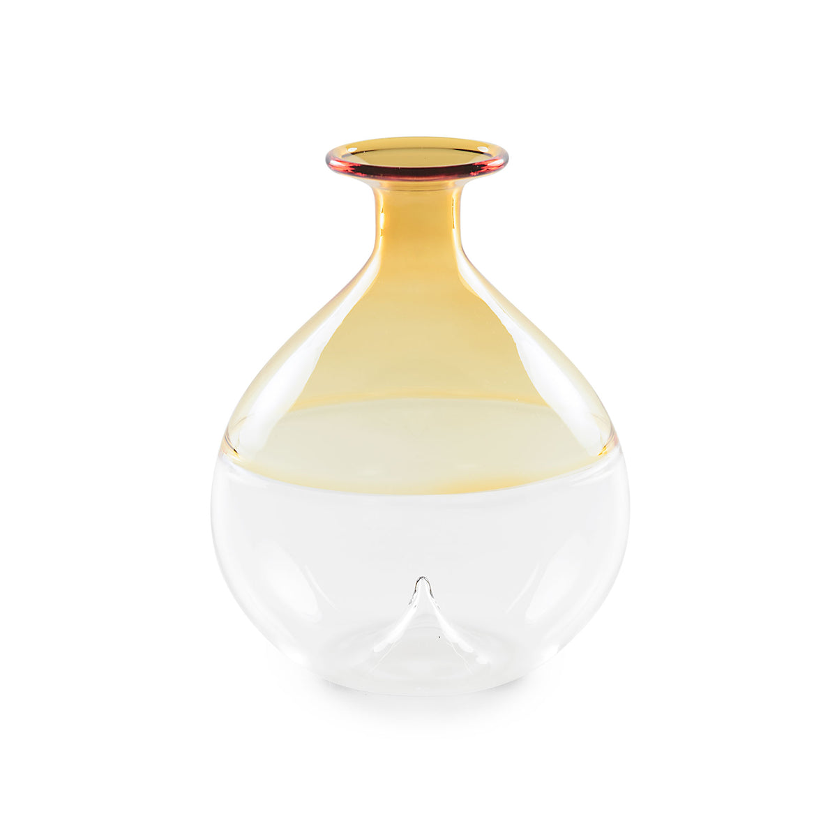 Delicato ed esclusivo, il Vaso monofiore giallo cm 14  della collezione "Ametà" di Rituali Domestici è realizzato in pregiato vetro soffiato borosilicato. Con la sua eleganza senza tempo, questo vaso aggiungerà un tocco di lusso e stile alla tua casa. Dimensioni: Ø 12 x 14.5 h cm. In negozio e online su tuttochic.live 
