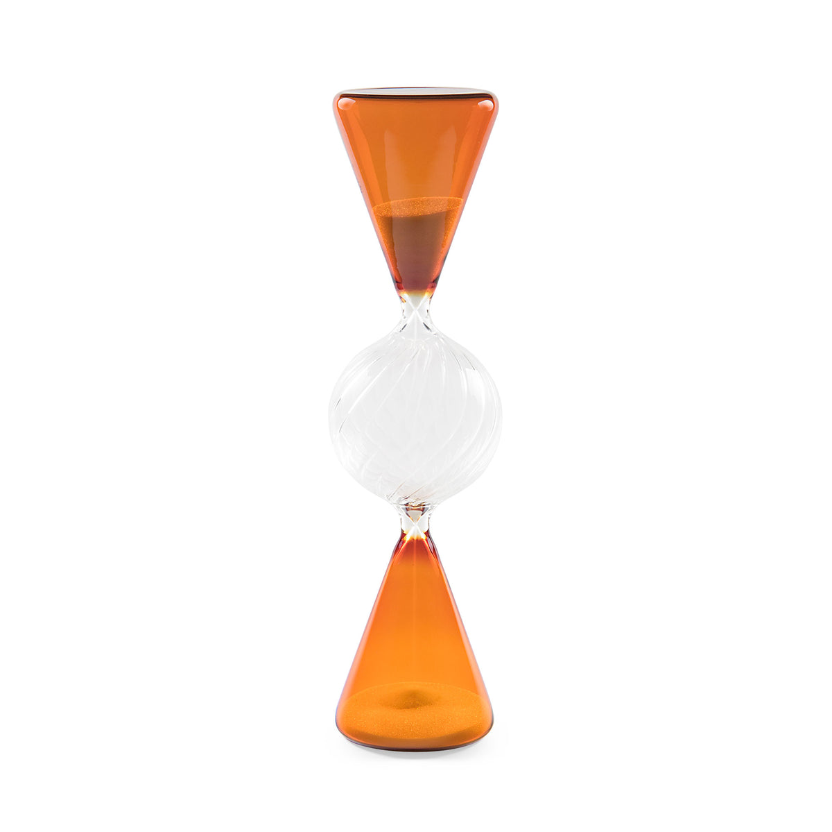 La Clessidra Caramella  "Scorrendo" è un'elegante ed esclusiva creazione di Rituali Domestici realizzata in pregiato vetro borosilicato con delicate sfumature di colore arancione. La sua forma fluida e sinuosa ricorda un flusso di tempo inarrestabile. Dimensioni: Ø 9 x 33 h cm. In negozio e online su tuttochic.live 