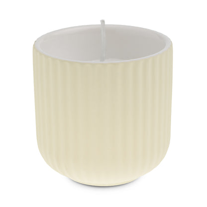 Sofisticata e unica, la candela profumata "Soffidiluce" è un'opera d'arte in ceramica, con un delicato effetto tattile. Disponibile in tre eleganti colori, dona un'atmosfera incantata e rilassante a ogni ambiente. Dimensioni: Ø 9 x 9 h cm. In negozio e online su tuttochic.live