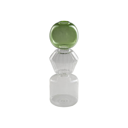 Vaso monofiore L verde è un elegante e raffinato pezzo di design realizzato in vetro borosilicato.  Dimensioni: Ø 10 x 28 h. In negozio e online su tuttochic.live