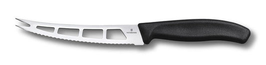 Coltello da burro e formaggi molli dotato di un filo ondulato e ben affilato, con speciali fori e una punta doppia, questo coltello riduce la frizione. Taglierai e preparerai le porzioni senza sforzo • Manico nero in Polipropilene• Lunghezza lama: 14 cm Lavabile in lavastoviglie. In negozio e online su tuttochic.live
