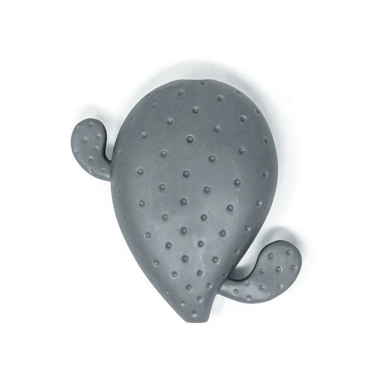Gli umidificatori da termosifone “Cactus pala” pensati per essere appesi ai termosifoni di ogni stanza e possono essere lasciati lì tutto l’anno come elemento decorativo. Peso: 400 gr Dimensioni: 20 x 20 x 6 cm Utilizzo: umidificatore per termosifone, vaso per fiori da parete. In negozio e online su tuttochic.live