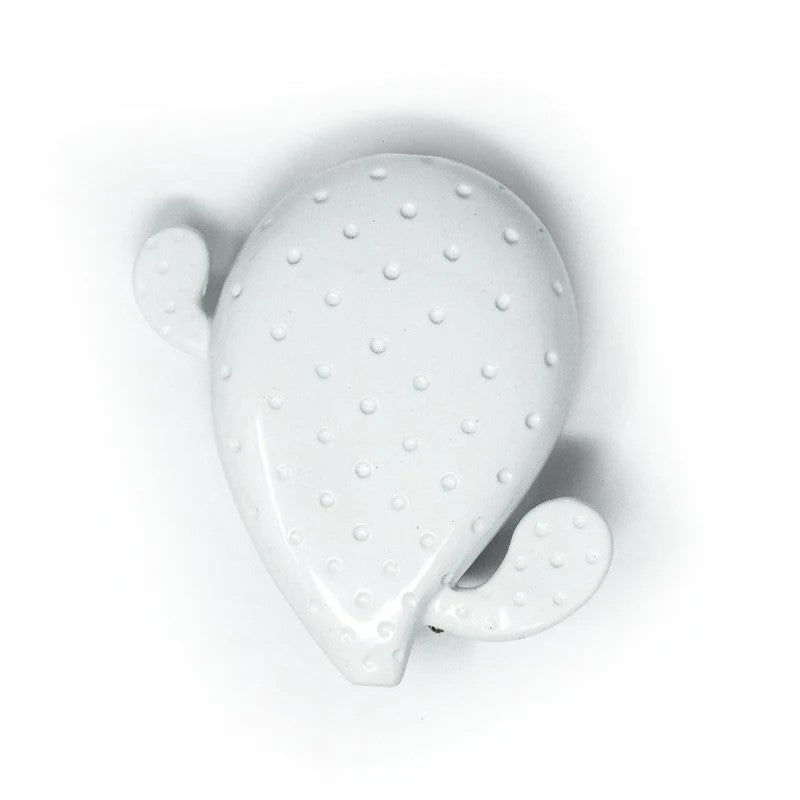 Gli umidificatori da termosifone “Cactus pala” pensati per essere appesi ai termosifoni di ogni stanza e possono essere lasciati lì tutto l’anno come elemento decorativo. Peso: 400 gr Dimensioni: 20 x 20 x 6 cm Utilizzo: umidificatore per termosifone, vaso per fiori da parete. In negozio e online su tuttochic.live