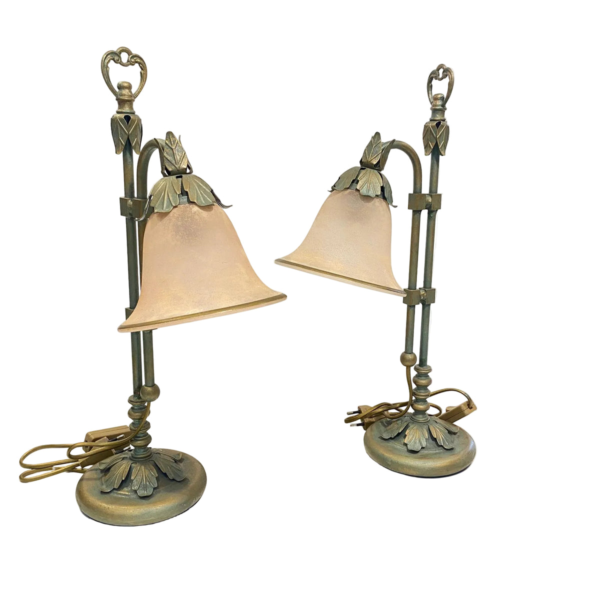 Foto principale: Coppia di lampade da tavolo classiche verde invecchiato con foglie dorate.