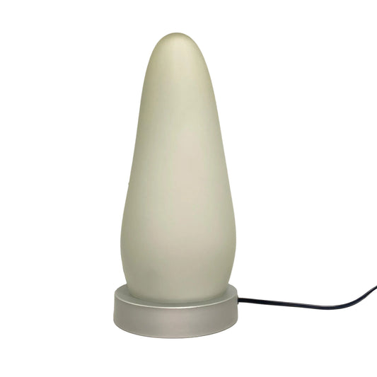 Lampada Sasso Le Cose Nostre in vetro soffiato opale satinato su base tonda in alluminio. Design attribuito a E. Spicciolato Tutto Chic.
