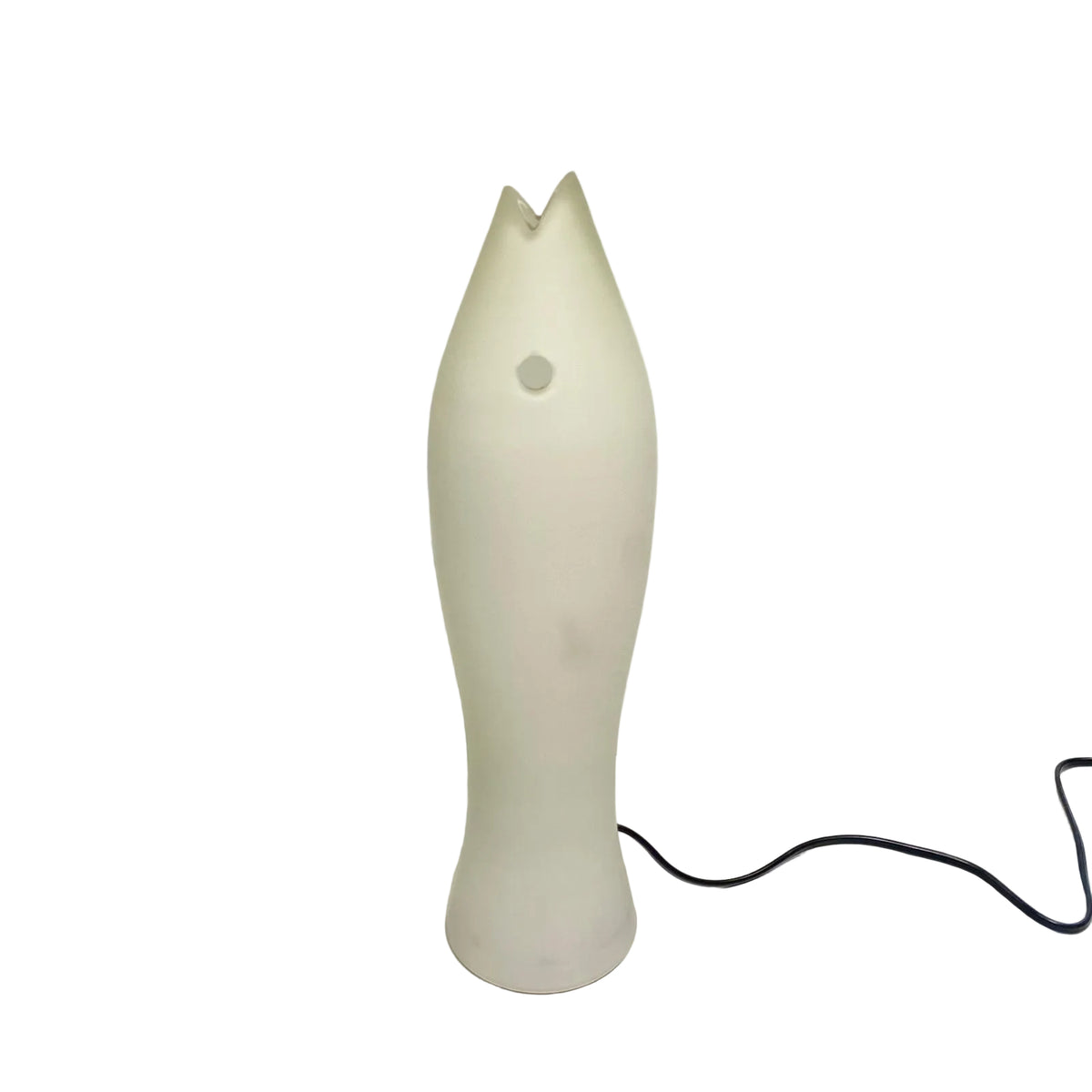 Lampada da tavolo Jill Le Cose Nostre a forma di pesce in vetro soffiato bianco latte con bocca aperta. Design di C. Hamel Tutto Chic.
