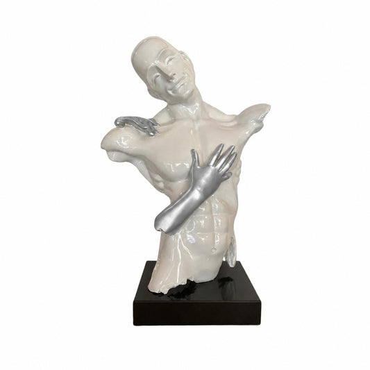 Scultura moderna "Il Mito dell'Amore" di Ambienti Glamour, busto maschile bianco con mani argentate, altezza 65 cm su base in marmo nero, Tutto Chic.