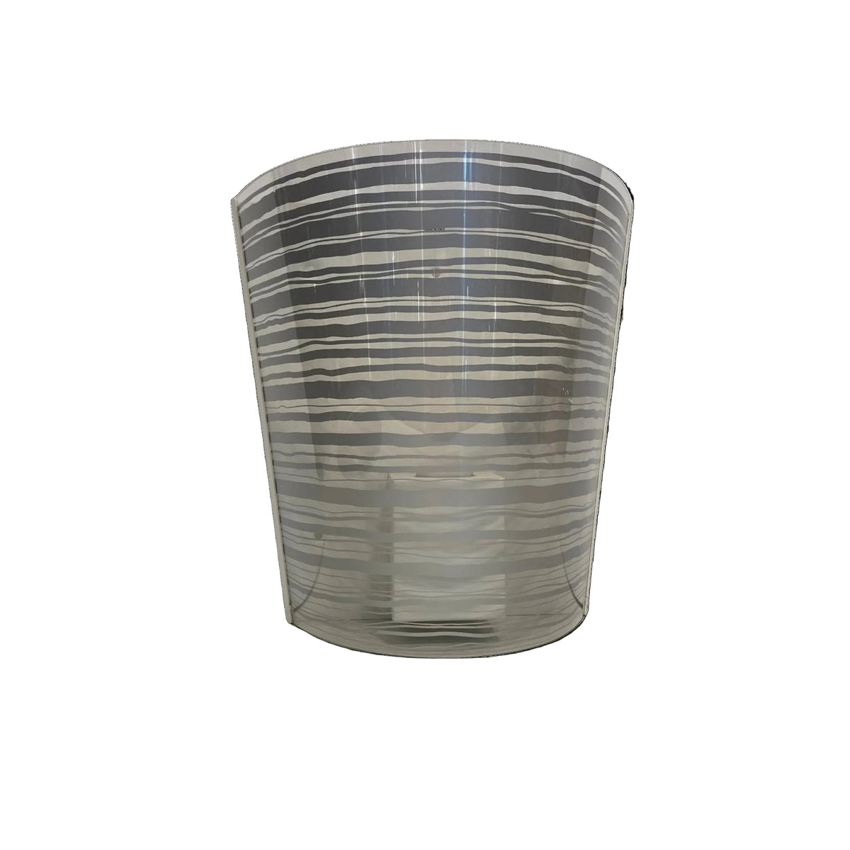 Lampada da parete applique Pixi Emporium in policarbonato decorato argento.