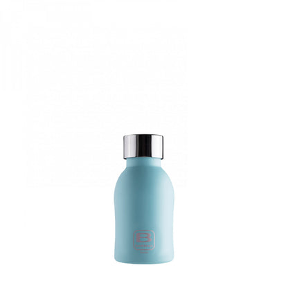 Bottiglia TWIN 250 ml Colore Acqua Marina sabbiato. Tappo finitura lucida. Finitura anti-graffio DIAMOND COATING. Mantiene i liquidi caldi per 12 ore, freddi per 24 e il ghiaccio per 36 ore. Realizzata in acciaio inox 18/10 Misure: Diametro ø 6,8 cm, altezza 14,1 cm. In negozio e on line su tuttochic.live