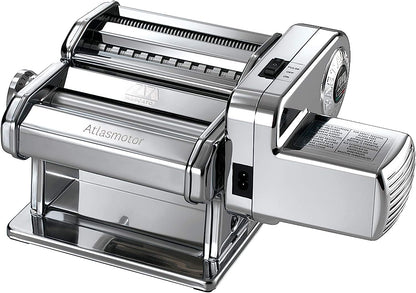 Atlasmotor semplifica la preparazione della pasta fresca, grazie al pratico motore che ti permette di lavorare liberamente su qualsiasi superficie, senza affaticarti. Hai entrambe le mani libere durante l'utilizzo; non devi fissare la macchina al tavolo di lavoro. In negozio e online su tuttochic.live