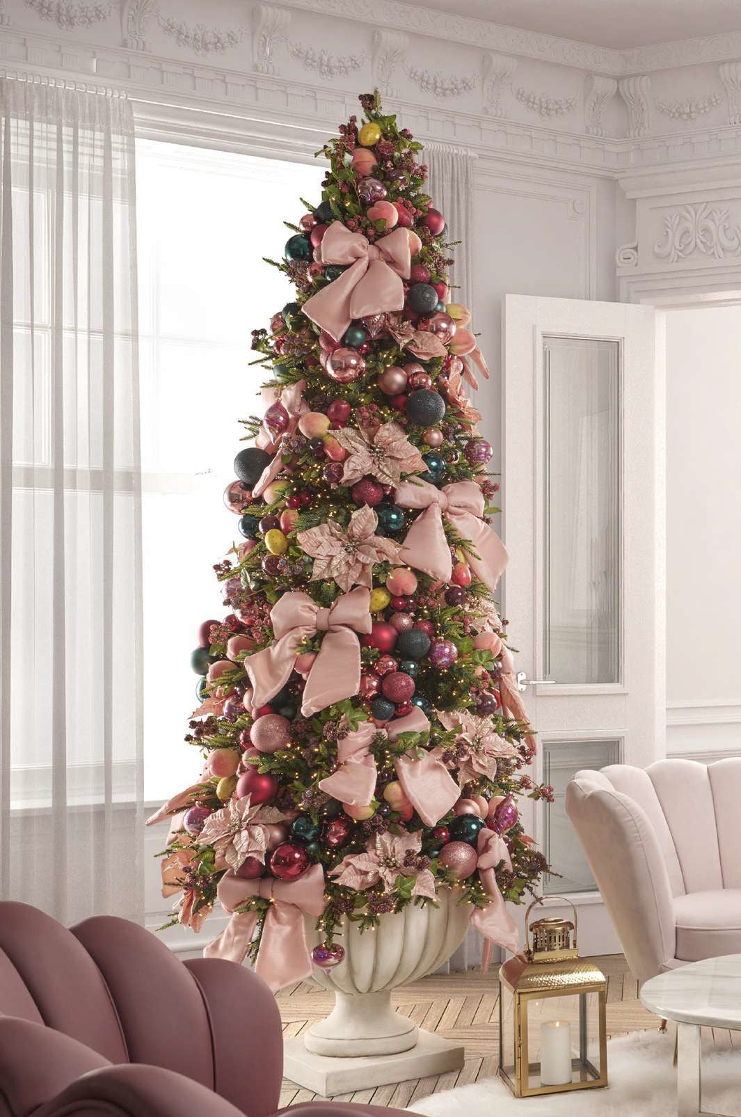 Base a forma di coppa in resinpietra (effetto cemento) decorato a righe di colore avorio, design Enzo De Gasperi. Ideale per montare sopra un albero di Natale alto max 180 cm. tubo innesto in metallo diam. 38 mm Peso coppa 13 Kg Dimensioni: H cm 46 - Ø cm 45 Uso interno. In negozio e online su tuttochic.live