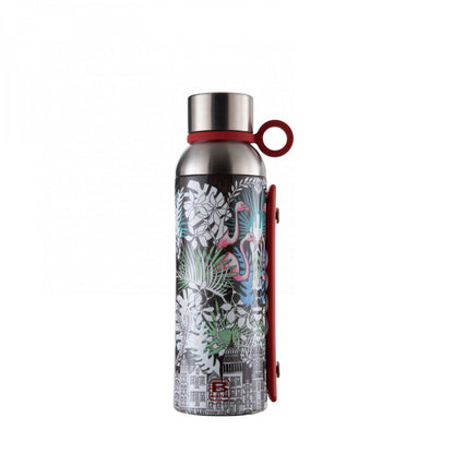 Termo bottiglia 1500 ml decoro La Ville con tazza in acciaio inox a doppia parete. Mantiene i liquidi caldi per 36 ore, freddi per 72 ore e il ghiaccio per 120 ore. Realizzato in acciaio inox 18/10. Si consiglia di lavare a mano. Misure: Diametro 10 cm, altezza 33,4 cm. In negozio e online su tuttochic.live