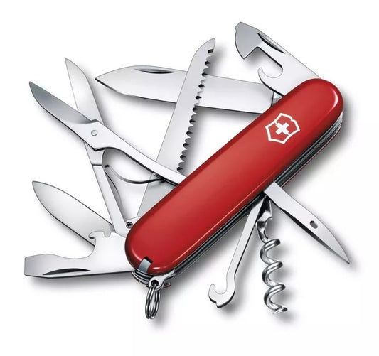 Multiuso Huntsman, con l’aggiunta delle forbici e del seghetto per legno, sei pronto a tagliare praticamente tutto. Quando è il momento di lasciare il computer e i sentieri conosciuti, sarai contento di avere in tasca Huntsman. 15 funzioni. In negozio e online su tuttochic.live 