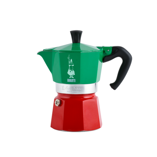 Caffettiera in alluminio da 6 tazze in alluminio Non idonea all'uso su piastra induzione Non lavabile in lavastoviglie Diametro base caldaia: 95 mm Altezza: 205 mm Capacità: 270 ml -La versione Tricolore vuole celebrare nei suoi colori, il rito italiano di preparare un buon caffè. In negozio e online su tuttochic.live