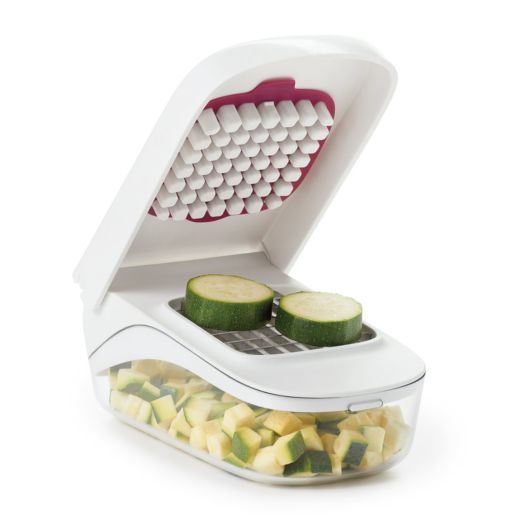 Taglia verdure, frutta e molto altro ancora in parti uguali con un solo movimento facile e rapido. I pezzi uniformi vengono raccolti nel contenitore sottostante.• Materiale: acciaio inox e plastica BPA free• Lavabile in lavastoviglie• Dimensioni: 20 x 12,5 x 9 cm. In negozio e online su tuttochic.live