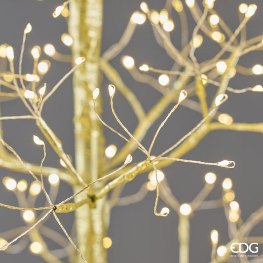 Primo piano ravvicinato dei rami metallici dorati modellabili e dei micro LED a luce calda dell'albero di Natale EDG.